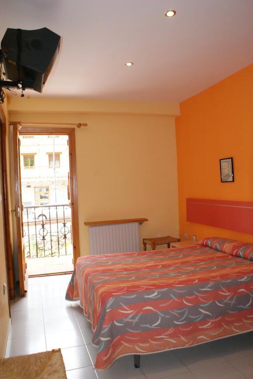 Hostal Los Valles Bielsa Exterior photo