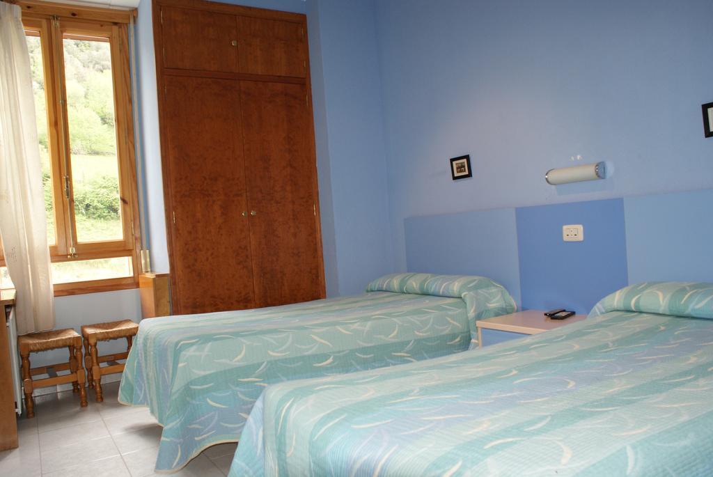 Hostal Los Valles Bielsa Exterior photo