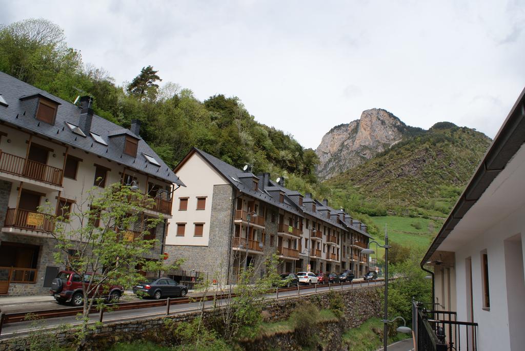 Hostal Los Valles Bielsa Exterior photo